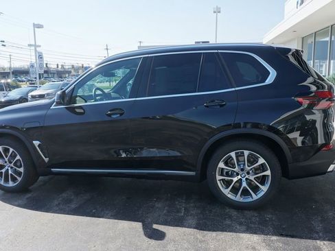 New 2026 BMW X5 xDrive50e image 9