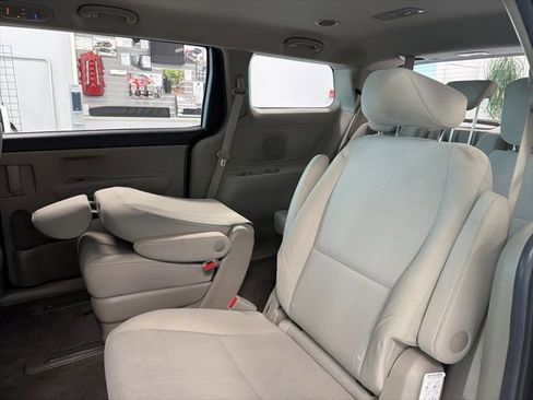 Used 2020 Kia Sedona L image 23