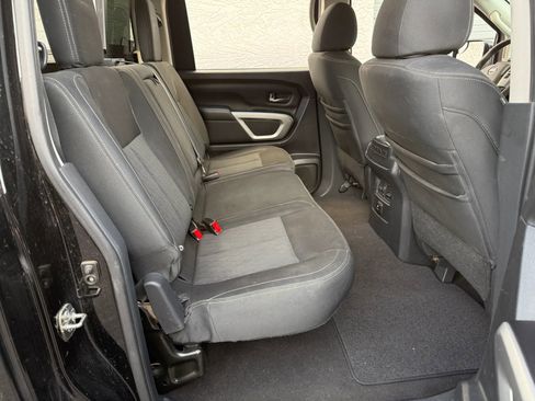 Used 2018 Nissan Titan SV w/ SV Convenience Package RWD image 18