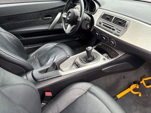 Used 2003 BMW Z4 2.5i image 4