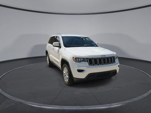 Used 2022 Jeep Grand Cherokee Laredo X AWD/4WD image 3