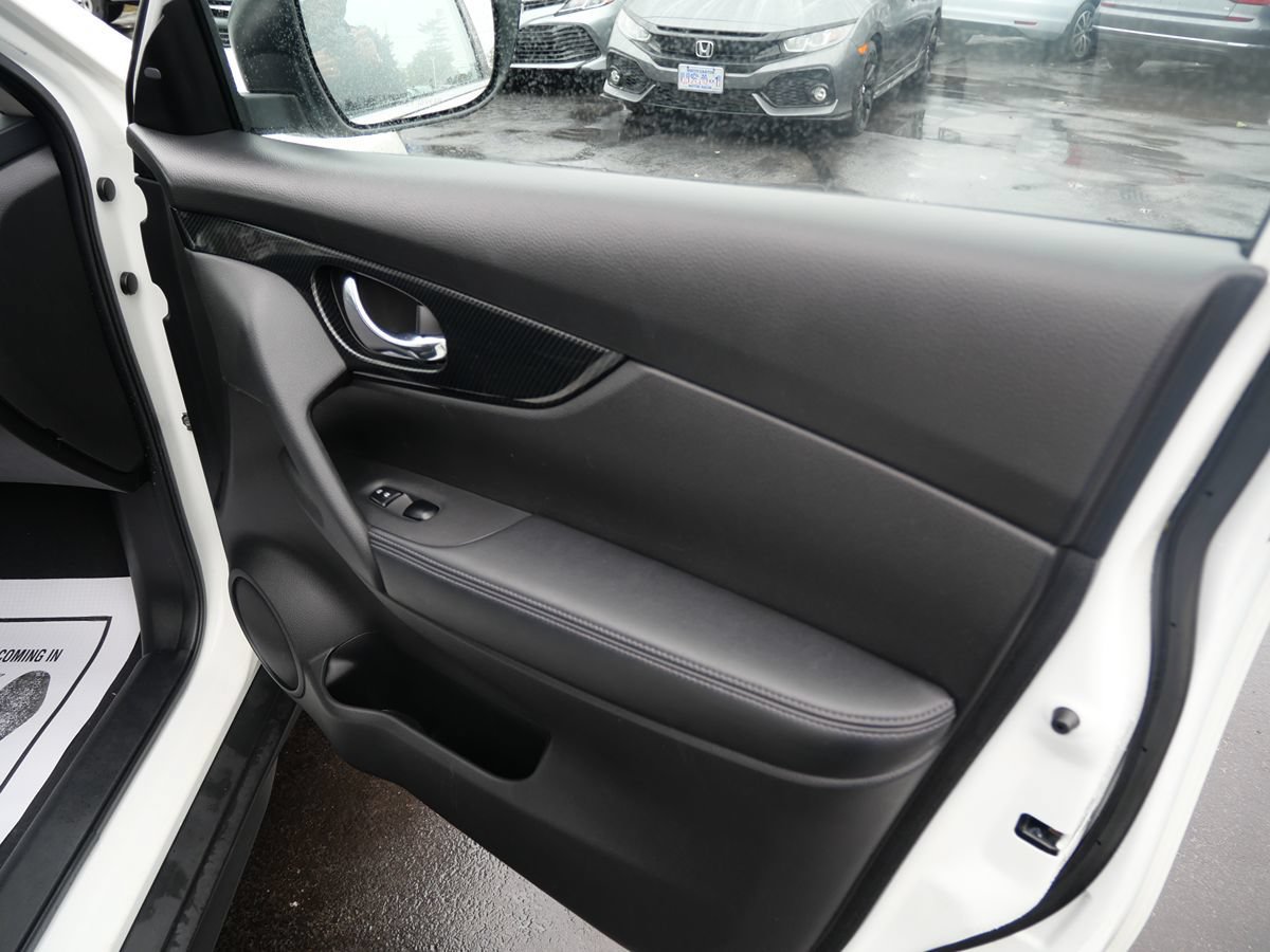 Used 2017 Nissan Rogue SL w/ SL Premium Package AWD/4WD image 19