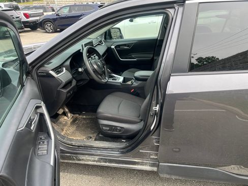 Used 2024 Toyota RAV4 XLE AWD/4WD image 5