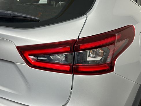 Used 2021 Nissan Rogue Sport S image 33