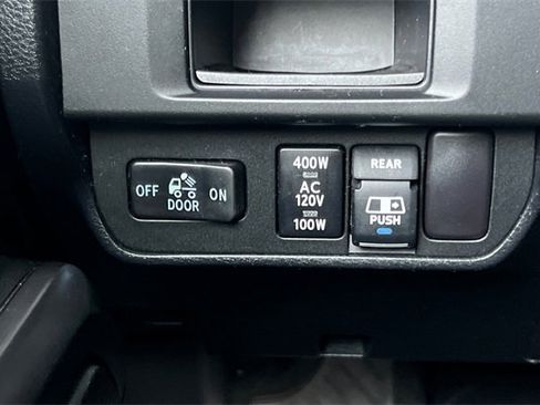 Used 2017 Toyota Tacoma TRD Sport image 34