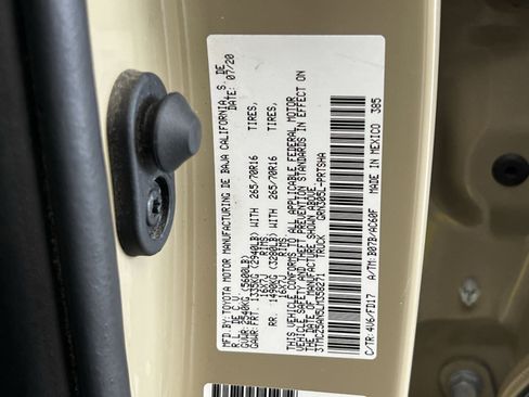 Used 2020 Toyota Tacoma TRD Off-Road AWD/4WD image 39