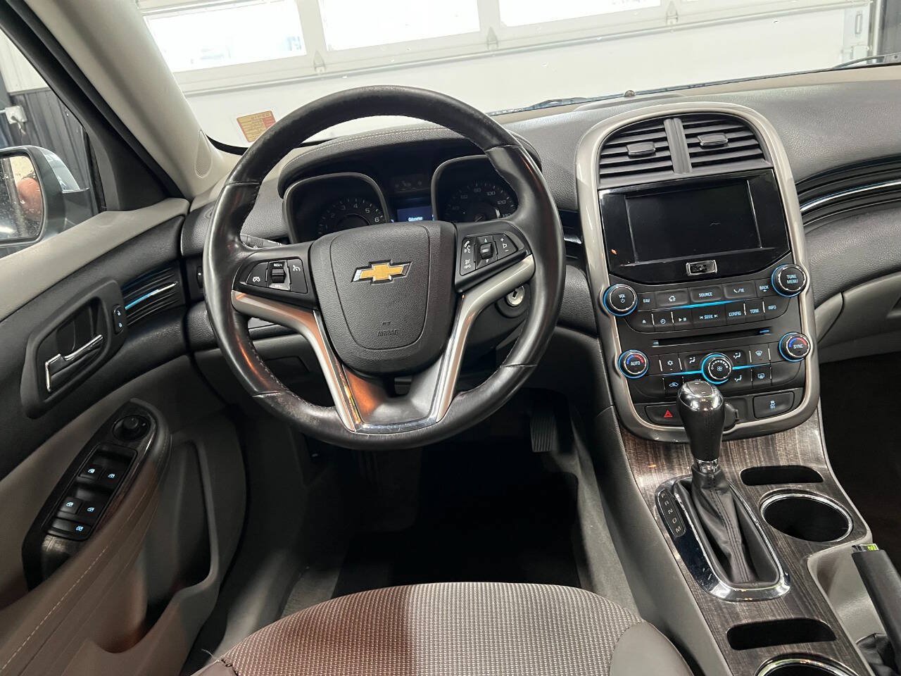 Used 2015 Chevrolet Malibu LT FWD image 8