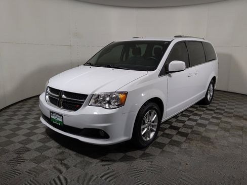 Used 2019 Dodge Grand Caravan SXT w/ Driver Convenience Group image 2