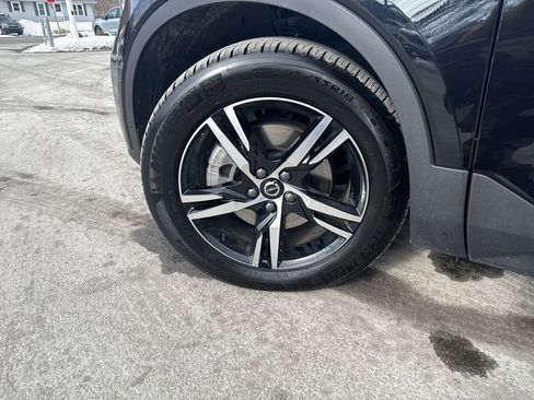 Used 2025 Volvo XC40 B5 Core image 27