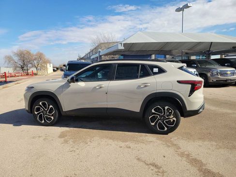 New 2026 Chevrolet Trax RS w/ Sunroof Package image 3