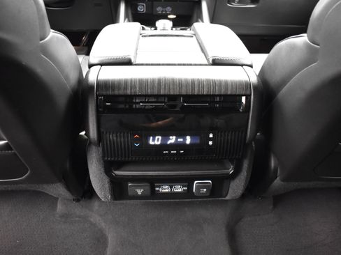 Used 2023 Jeep Wagoneer L Series II AWD/4WD image 21