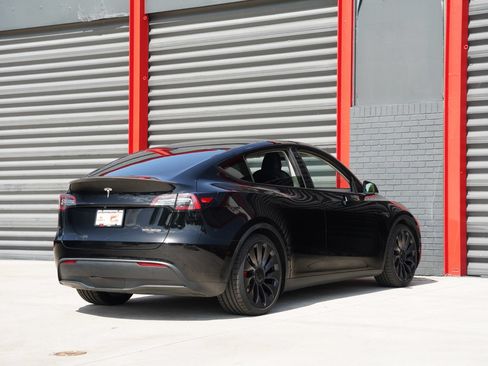 Used 2023 Tesla Model Y Performance AWD/4WD image 7