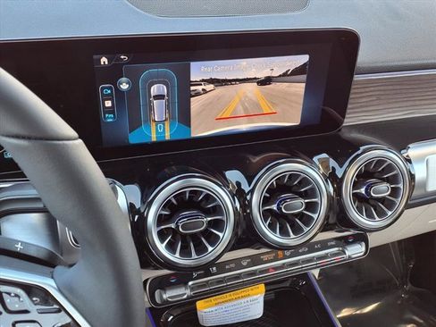 New 2026 Mercedes-Benz GLB 250 image 6