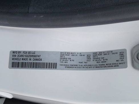 Used 2025 Chrysler Pacifica Limited FWD image 21