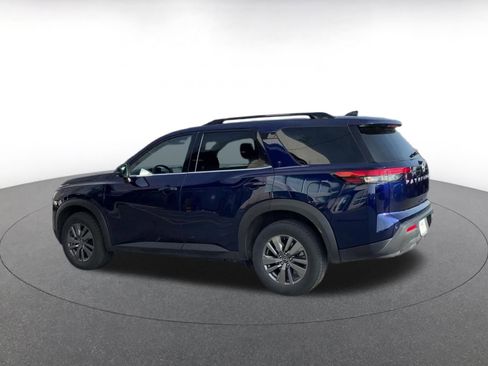 Used 2025 Nissan Pathfinder SV image 10