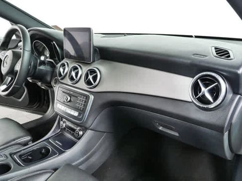 Used 2018 Mercedes-Benz CLA 250 4MATIC image 22