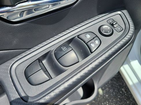 Used 2025 Nissan Versa SV w/ Trunk Package FWD image 19
