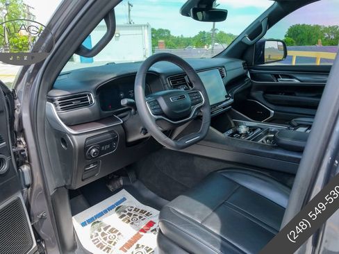 Used 2023 Jeep Wagoneer 4WD w/ Premium Group I image 18