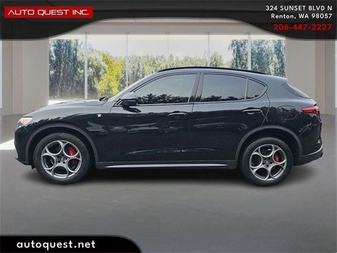Used 2023 Alfa Romeo Stelvio Ti image 8