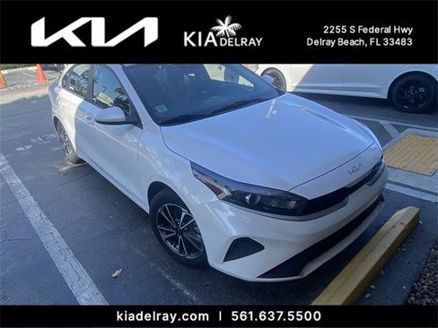 Used 2022 Kia Forte LXS image 2