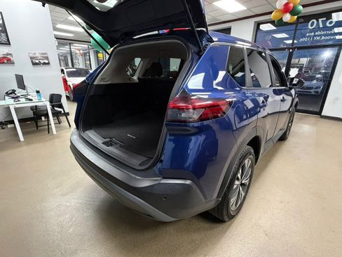 Used 2023 Nissan Rogue SV image 30