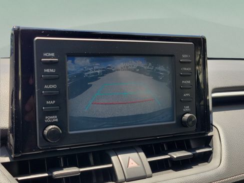 Used 2019 Toyota RAV4 LE FWD image 28