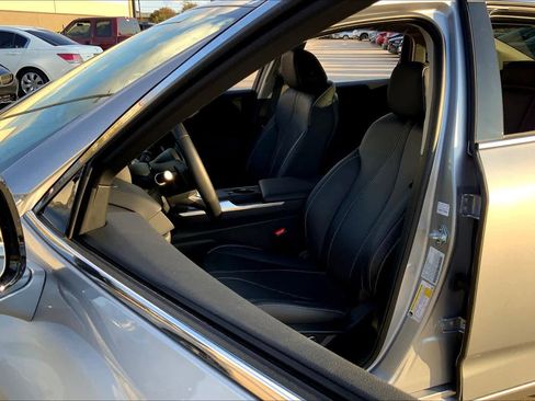 Certified 2025 Acura TLX w/ Technology Package image 7