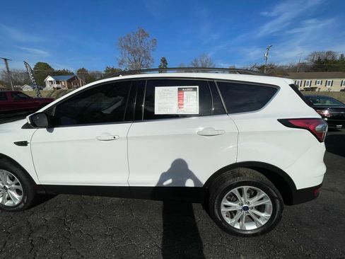 Used 2018 Ford Escape SE image 4