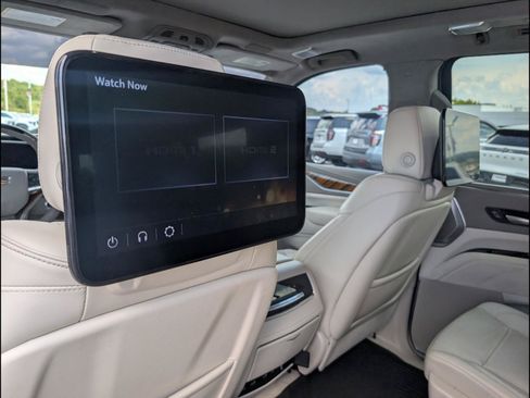 Used 2024 Cadillac Escalade ESV Premium Luxury Platinum AWD/4WD image 16