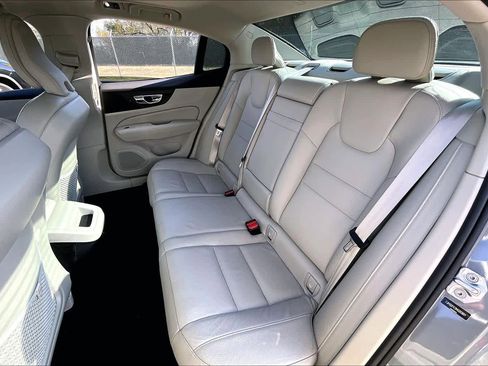Used 2021 Volvo S60 T5 Momentum image 19