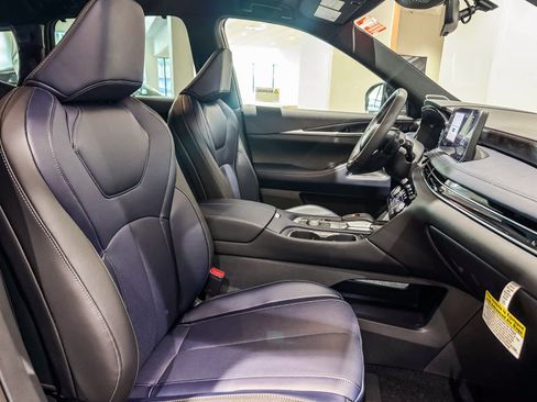 New 2026 INFINITI QX60 Sport image 18