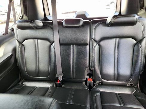 Used 2024 Jeep Wagoneer L 4WD image 10