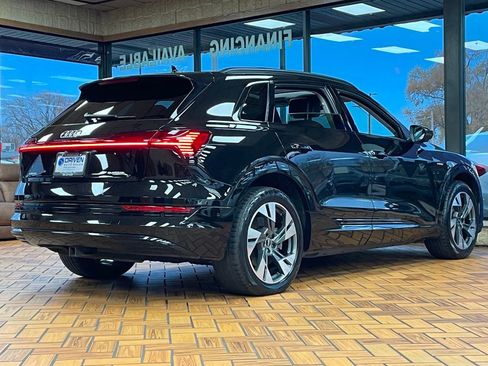 Used 2021 Audi e-tron Premium w/ Convenience Plus Package image 10