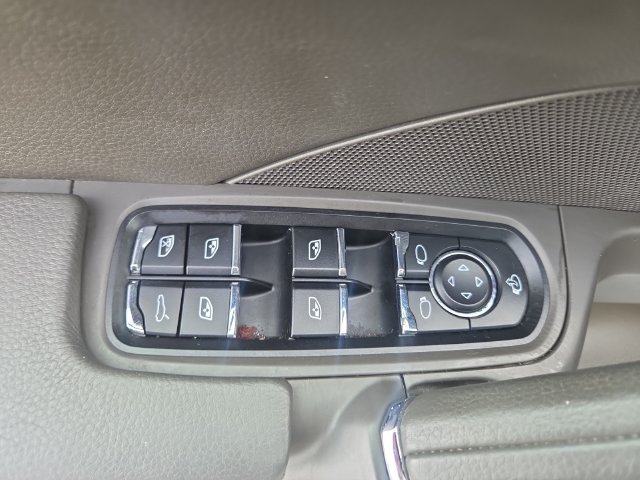Used 2016 Porsche Cayenne AWD/4WD image 17