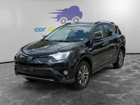 Used 2017 Toyota RAV4 XLE image 1