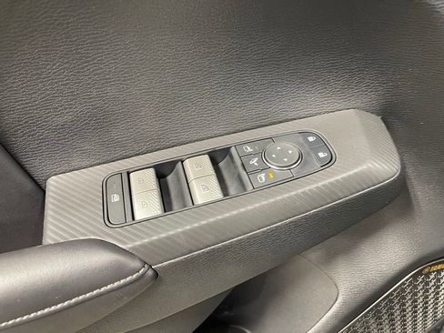 New 2025 Mitsubishi Outlander SE image 21