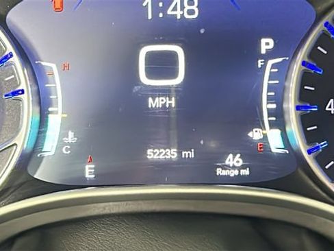 Used 2024 Chrysler Pacifica Touring-L FWD image 18