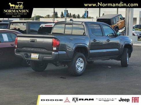Used 2022 Toyota Tacoma SR w/ SR Convenience Package RWD image 3