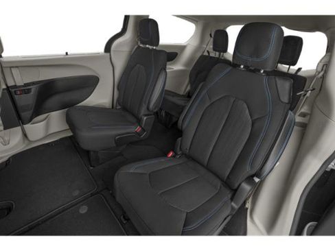 Certified 2023 Chrysler Pacifica Touring-L FWD image 13