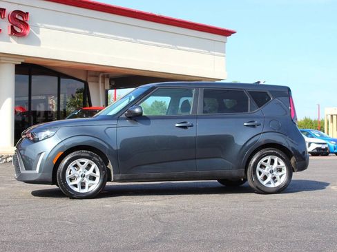 Used 2025 Kia Soul LX w/ LX Technology Package FWD image 6