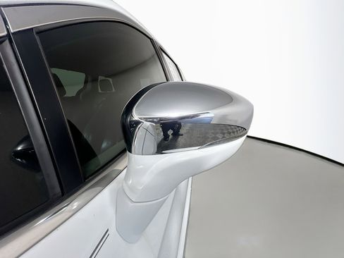 Used 2020 Chrysler Pacifica Limited FWD image 13