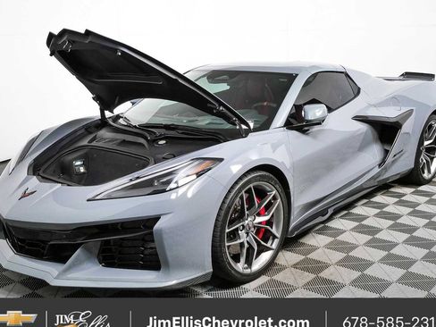 Used 2025 Chevrolet Corvette Z06 RWD image 28
