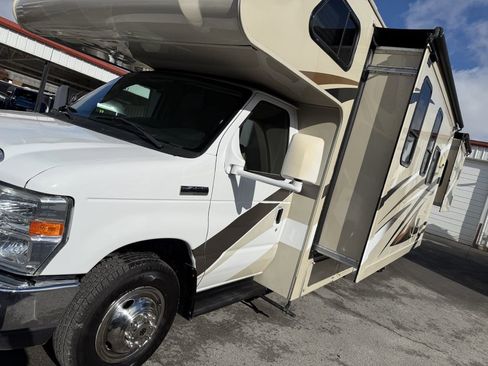 Used 2016 Ford E-450 and Econoline 450 Super Duty w/ Motorhome Prep Package image 28