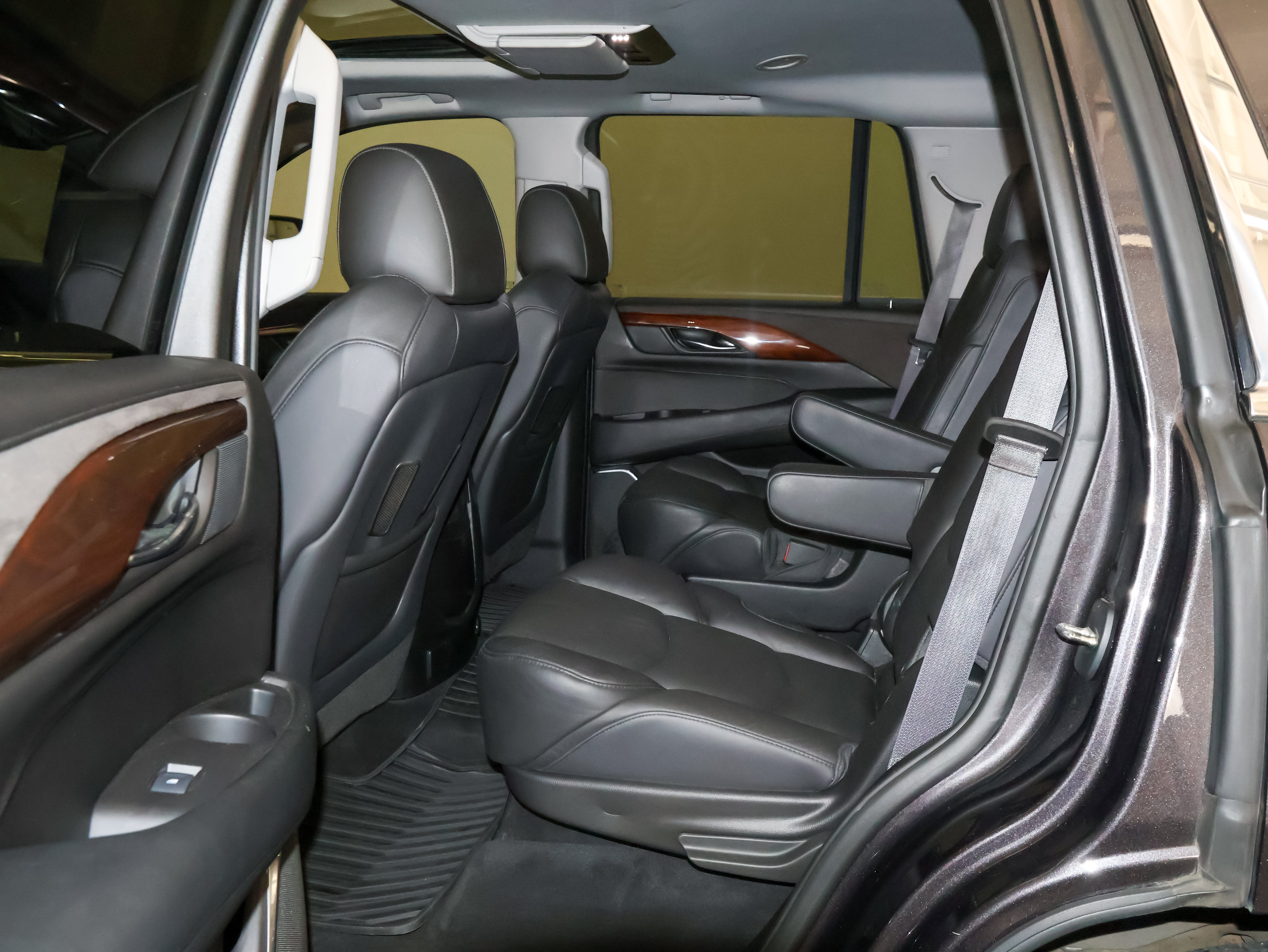 Used 2016 Cadillac Escalade Luxury RWD image 25