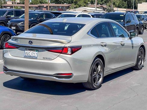 Used 2021 Lexus ES 300h w/ Premium Package FWD image 4