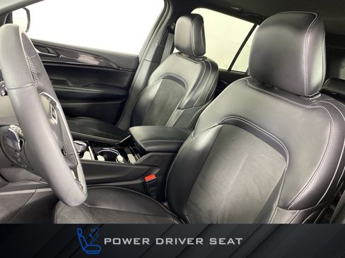 Used 2023 Jeep Grand Cherokee Altitude image 17