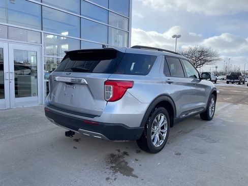 Used 2022 Ford Explorer XLT w/ Equipment Group 202A image 5