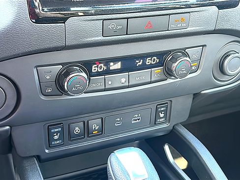 Used 2024 Nissan Frontier SV w/ SV Convenience Package RWD image 33