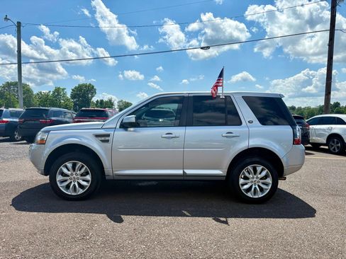 Used 2014 Land Rover LR2 HSE image 2