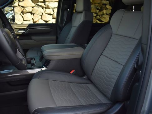 Certified 2025 Chevrolet Silverado 2500 ZR2 w/ Technology Package AWD/4WD image 29